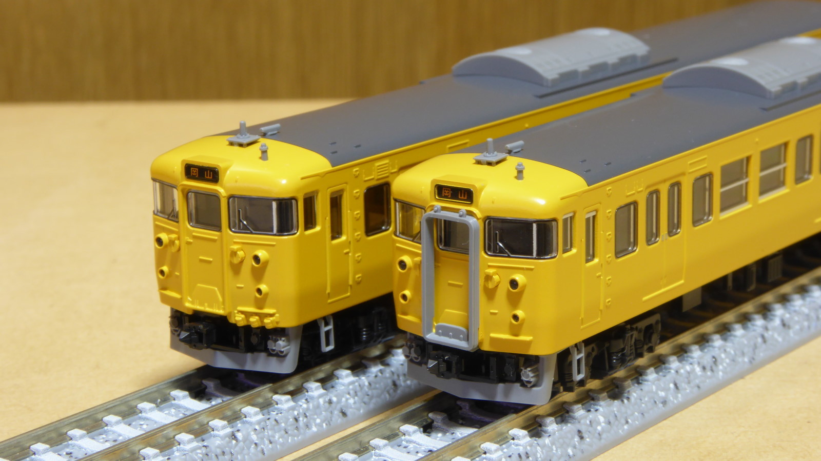 TOMIX 115系300番台（岡山電車区D編成・黄色） 入線 | 気軽にNゲージ 