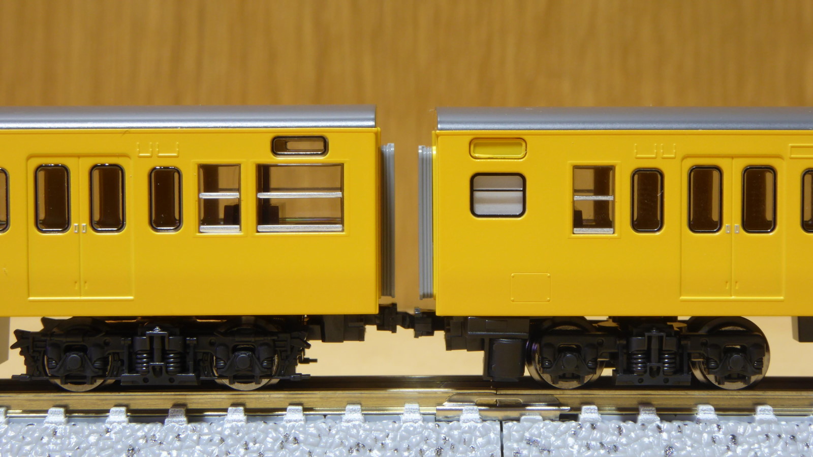 TOMIX 115系300番台（岡山電車区D編成・黄色） 入線 | 気軽にNゲージ