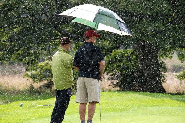 雨ゴルフ