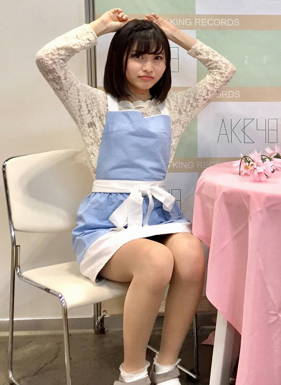 AKB48の写メ会でパンチラしてる福岡聖菜
