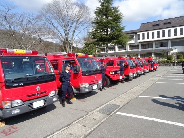 初出式２０１７　消防車も整列