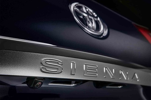 2018-Toyota-Sienna-Limited-badge.jpg