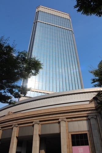 0229：神戸朝日ビル 高層棟を見上げる