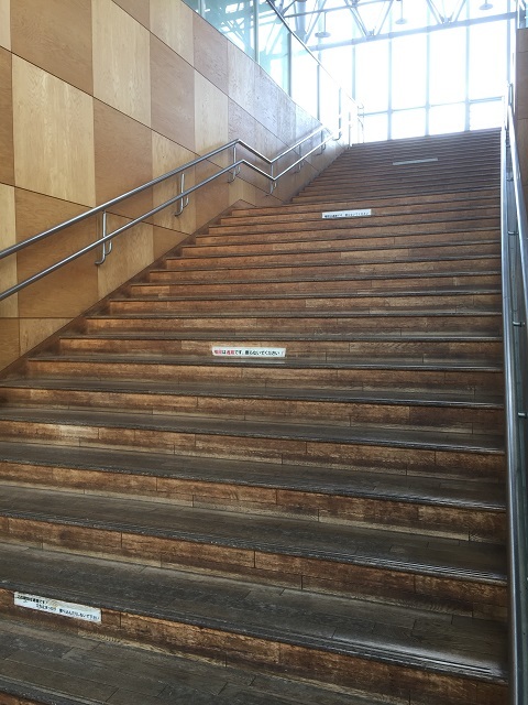 新庄駅 階段