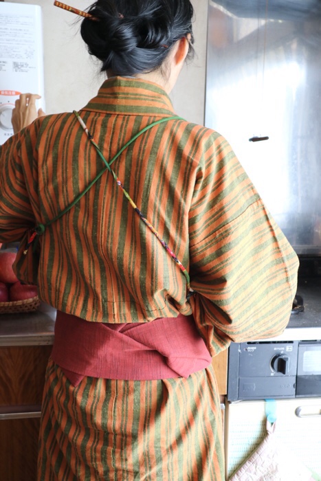 ひもトレで注目の着物のたすき掛けをオシャレに ゆったり楽 な小袖生活 くさのめ工房
